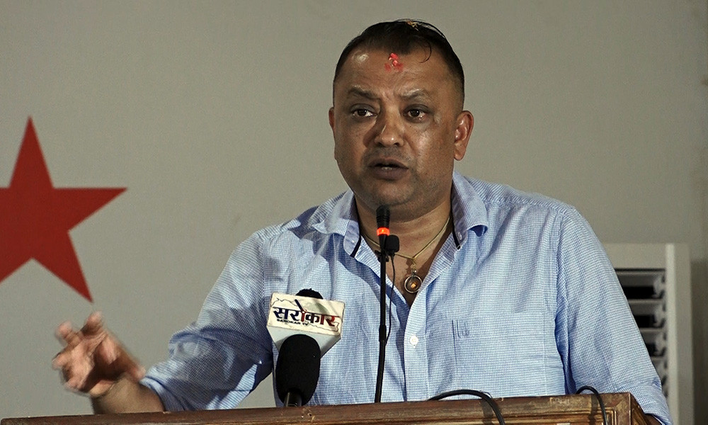 शिक्षकहरुलाई पेसा छोडेपछि मात्रै राजनीतिमा आउन दिनुपर्छ : गगन थापा
