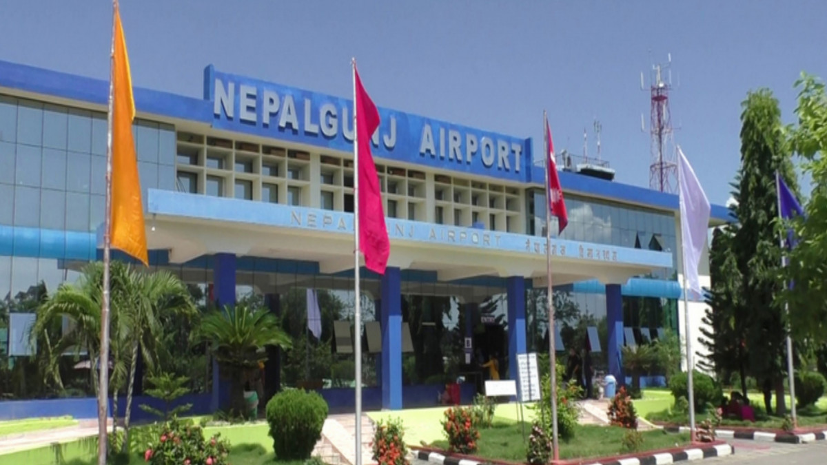 नेपालगञ्ज विमानस्थलबाट २६ लाख नगदसहित कर अधिकृत पक्राउ