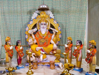 आज विश्वकर्मा पूजा मनाउँदै