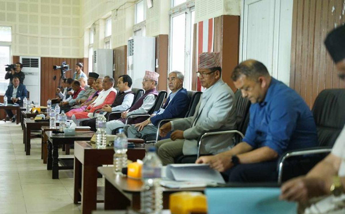 कांग्रेस बैठकमा देशको चिन्ता, अदृष्य शक्तिविरुद्ध राजनीतिक एकता हुनुपर्नेमा जोड, पार्टी नेतृत्वलाई सुध्रिन सुझाव (खासखबर)