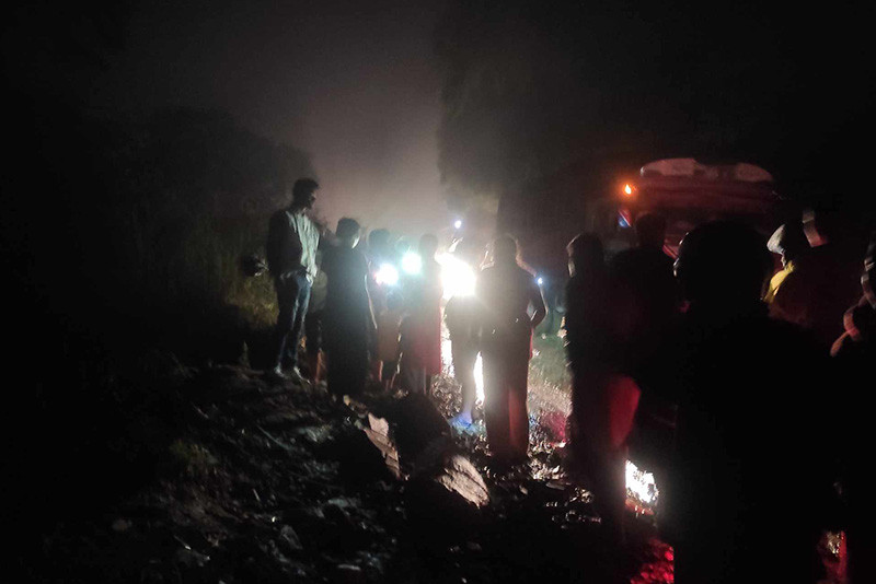 पर्वतमा भीषण वर्षासँगै आएको बाढीले जिप बगाउँदा एक जनाको मृत्यु, दुई बेपत्ता