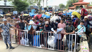 नेपालगन्जमा कर्फ्युका कारण जमुनाहा नाकामा यात्रुहरू अलपत्र