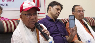कांग्रेस बिनाको सरकार असम्भव : माधव नेपाल