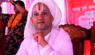 विवादास्पद धर्मगुरु आचार्य श्रीनिवास पक्राउ