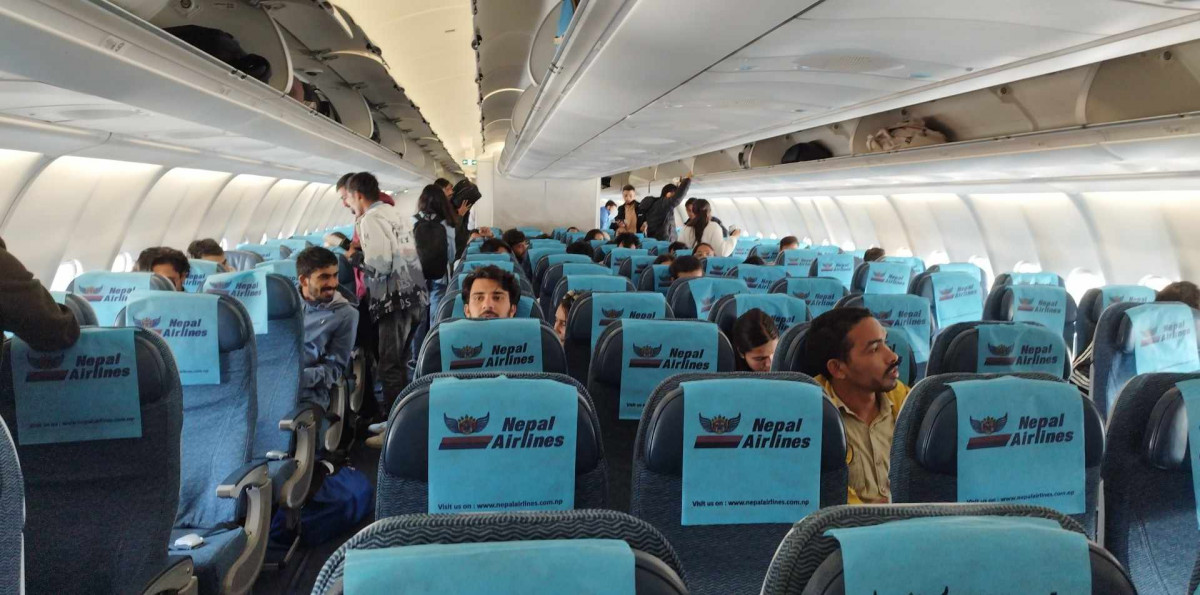 इजरायलबाट फर्किन २५० जना नेपाली विमान चढे