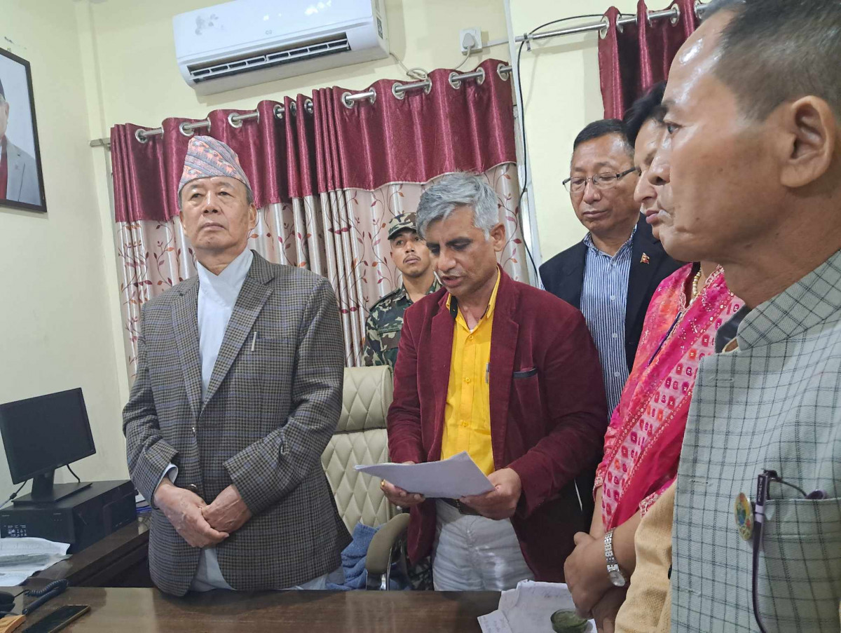 कोशी प्रदेशमा सत्ताको किचलोले ९ महिनामा ५ मुख्यमन्त्री, पार्टीबाट विद्रोह गर्दै कांग्रेसका कार्की मुख्यमन्त्री बने, सत्ता गठबन्धन र प्रतिपक्षीको आ आफ्नै दावी(खासखबर)