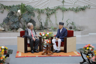 प्रधानमन्त्रीकै कारण शान्तिप्रक्रिया टुंगोमा नपुगेको एमालेको आरोप, तथ्यहिन आरोप पुष्टि गर्न माओवादीको चुनौति, राष्ट्रसंघको सहयोगमा टुंगो लगाउने दाबी(खासखबर)