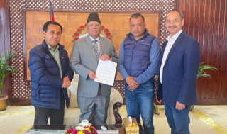 कांग्रेस महामन्त्रीद्वय गगन–विश्वले बुझाए प्रधानमन्त्रीलाई ध्यानाकर्षणपत्र