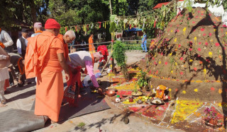 यमपञ्चक अर्थात् तिहारको चौँथो दिन आज गोवद्र्धन पर्वत,बली,गोरु र हलीको पूजाआजा गरी मनाइयो,कृषि कर्ममा पौराणिक महत्व(खासखबर)