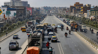 भोलि अत्यावश्यक काम भएमात्रै घरबाहिर निस्कनु : ट्राफिक प्रहरी