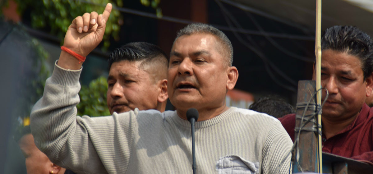 प्रचण्डजी, आत्मसमर्पण गर्नुहोस्: दुर्गा प्रसाईँ