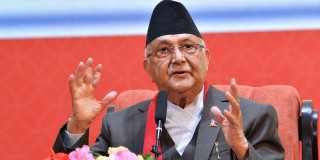 केपी ओलीलाई पोखरामा कालोझण्डा, ओली लागे लमजुङतर्फ