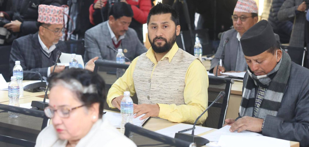 ‘प्रधानमन्त्रीज्यू,घोषणापत्र कार्यान्वायन गर्न कसले घेराबन्दीमा गर्‍यो ?’ : रवि लामिछाने