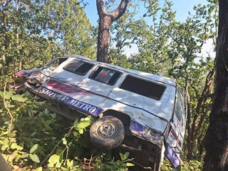 प्यूठानमा माइक्रो बस दुर्घटना