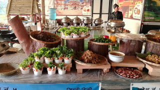 कपनमा चलेको मेलामा मौलिक उत्पादन र परिकार निःशुल्क चाख्न र लैजान पाइने