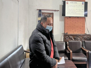 नक्कली शैक्षिक प्रमाणपत्र बनाएर सरकारी जागिर खाने डा. भट्टाचार्य पक्राउ