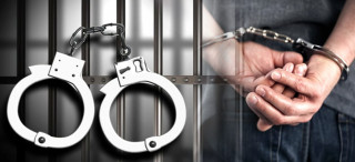 पक्राउ पूर्जी जारी भएकालाई राजनीतिक संरक्षण, खुलेआम बालुवाटार हुँदै नेताको घरघरमा डुल्छन् प्रहरीको ढड्डामा  फरार सूचीमा रहेका आरोपी(खासखबर)