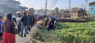 हेटौँडामा बस दुर्घटना, १० जना घाइते