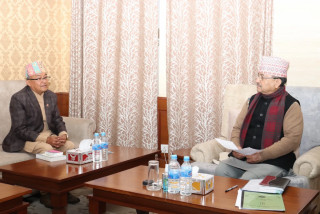 उपनिर्वाचनबारे उपप्रधानमन्त्री खड्कासँग निर्वाचन आयोगको छलफल 