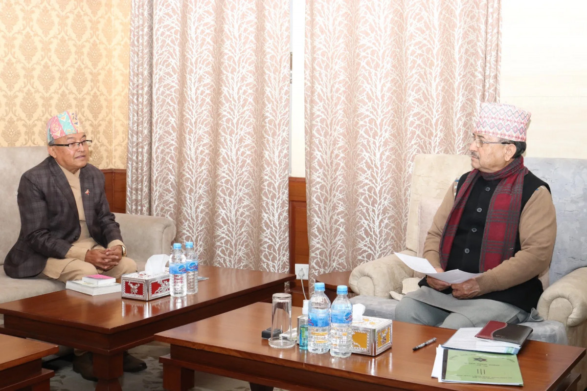 उपनिर्वाचनबारे उपप्रधानमन्त्री खड्कासँग निर्वाचन आयोगको छलफल 