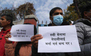 रुसी सेनामा भर्ना बन्द गर्न र क्षतिपूर्तिको माग गर्दै दूतावास अगाडि प्रदर्शन