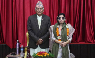 इण्डियन आइडलको उत्कृष्ट १० मा पर्न सफल नेपाली गायिका मेनुकालाई राष्ट्रपति पौडेलको बधाई