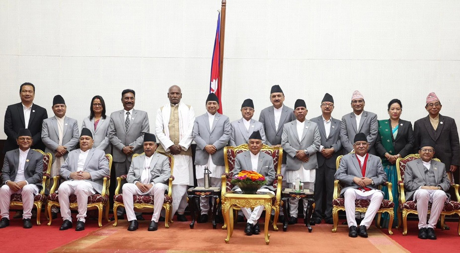 मन्त्रीमण्डल हेरफेर गर्न गठवन्धनबाटै दवाव,प्रधानमन्त्रीसंग मन्त्रीहरुको टकराव बढ्दो,तत्काल पद छाड्न आनाकानी,प्रतिपक्षीको आरोप कायमै(खासखबर)