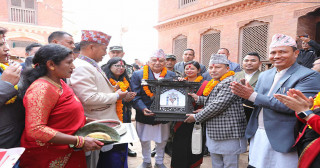राष्ट्रपति पौडेलले गरे शालीनदीमा पूजा अर्चना