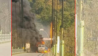 चिसापानीस्थित कर्णाली पुलमा भयानक आगलागी