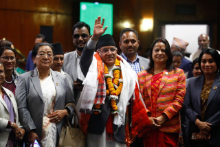 प्रधानमन्त्री प्रचण्डले पाए विश्वासको मत, नेताहरूबीच घोचपेच (खास खबर)