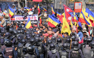 राप्रपा नेपालको प्रदर्शनमा झडप,प्रहरीले गर्यो लाठीचार्ज