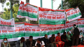 सहकारी पिडितप्रति गृहमन्त्री लामिछानेको वेवास्ता, प्रहरीले गर्‍यो  दमन
