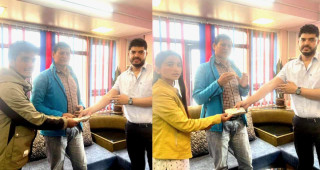 युवा व्यवसायी भट्टद्वारा बालकुमारी घटनामा ज्यान गुमाएका परिवारलाई आर्थिक सहयोग