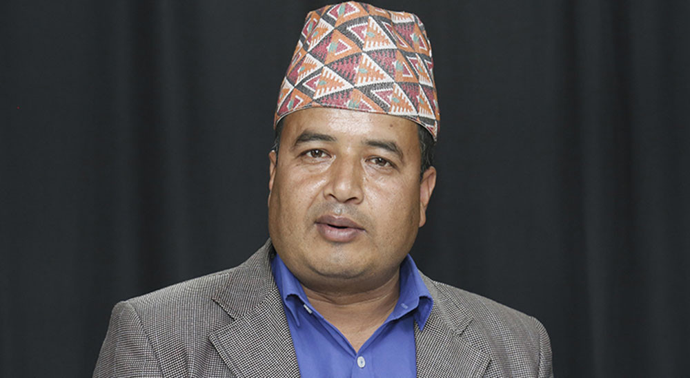 प्रचण्ड सत्ताभन्दा बाहिर बस्नै नचाहने चरित्रको व्यक्ति हुन्: महेश बस्नेत