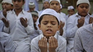 इस्लाम धर्मावलम्बीले आज  इद मनाउँदै, देशभर सार्वजनिक बिदा