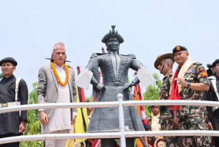 अंग्रेज हराएको खुशीयालीमा बुटवलमा मनाइयो विजय उत्सव