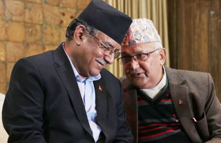 प्रचण्ड भेट्न ओली सुटुक्क सिंहदरबारमा