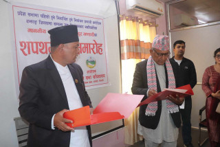 सुदूरपश्चिम प्रदेशसभा सदस्य दमन भण्डारीले लिए शपथ