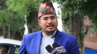 ’प्रधानमन्त्री ओलीले नै राजाको स्वागतमा आदित्यनाथको फोटो राख्न लगाए’
