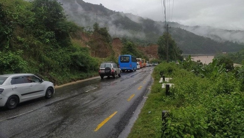 पहिरोले अवरुद्ध भएको मुग्लिङ सडक खुल्यो