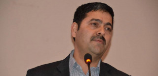 संघीय सरकारले नै स्थानीय सरकारलाई कमजोर बनायोः संघीयताविद् खिमलाल देवकोटा