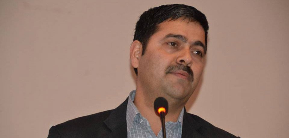 संघीय सरकारले नै स्थानीय सरकारलाई कमजोर बनायोः संघीयताविद् खिमलाल देवकोटा