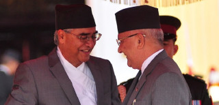संविधान संशोधनको एजेण्डामा बनेको सरकारले अलमलमै बितायो एकवर्ष, एजेण्डा र सहमती कागजमै सीमित, स्वार्थकेन्द्रित हुँदा कुहिरोको काग बनेको टिप्पणी (खासखबर)