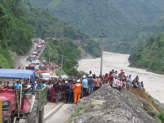 आठ वर्षमा २१ वटा सवारीसाधन त्रिशूली नदीमा खसेर ५५ जना बेपत्ता
