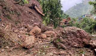 सङ्खुवासभामा पहिरोमा परी सासुबुहारीको मृत्युु, एक गम्भीर घाइते