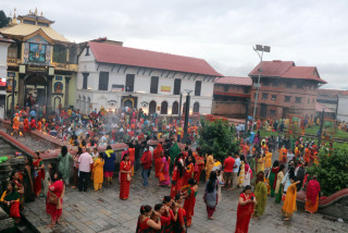 आज साउनको पहिलो सोमबार : शिव मन्दिरमा बिहानैदेखि भक्तजनको भीड, यस्तो छ महिमा