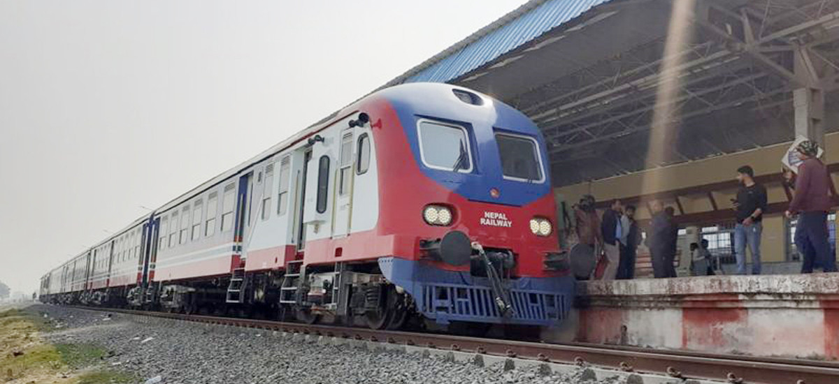 धनुषामा युवकलाई रेलले किच्यो