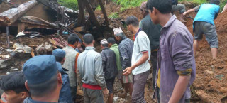 बझाङमा पहिरोमा परेर एकै परिवारका चार जनाको मृत्यु
