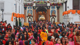 आज हरितालिका तीज पर्व मनाइँदै, व्रतालुले शिव–पार्वतीको पूजा आराधना गर्दै, विवाहिताले श्रीमानको दीर्घायू र अविवाहितले संस्कारी वर पाउने विश्वास(खासखबर)