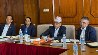 चाडपर्व अगाडि नै सडकका खाल्डाखुल्डी पुर्न भौतिकमन्त्रीको निर्देशन